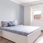 아파트 With Balcony - 2 Min Walk To The By Lisbeyond