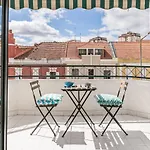 With Balcony - 2 Min Walk To The By Lisbeyond 아파트
