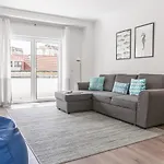 With Balcony - 2 Min Walk To The By Lisbeyond *