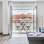 With Balcony - 2 Min Walk To The By Lisbeyond 아파트