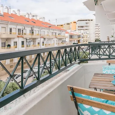 1 Bedroom With Balcony 2 Min Walk To The Beach! Costa da Caparica