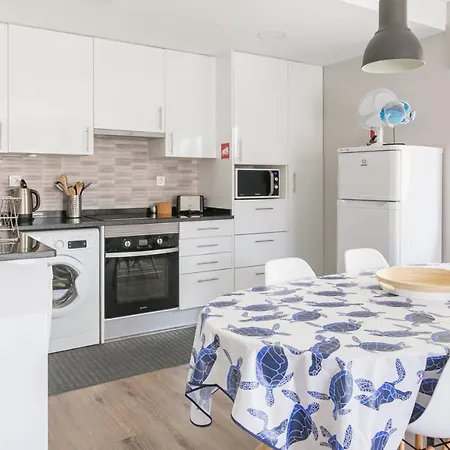 Апартаменты With Balcony - 2 Min Walk To The By Lisbeyond *