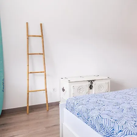 1 Bedroom With Balcony 2 Min Walk To The Beach! Apartment *
