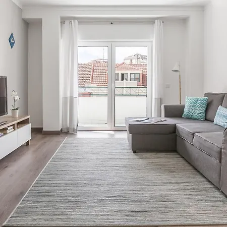1 Bedroom With Balcony 2 Min Walk To The Beach! Costa da Caparica