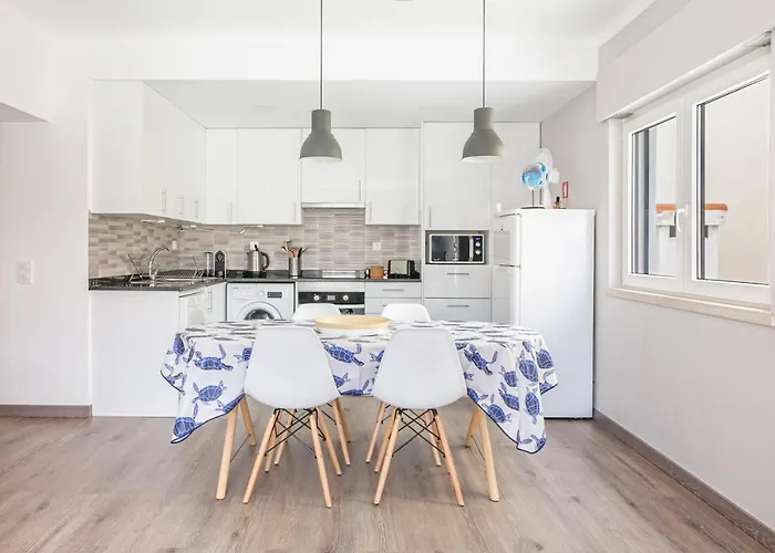 With Balcony - 2 Min Walk To The By Lisbeyond Apartament *