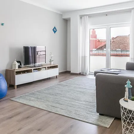 Apartamento 1 Bedroom With Balcony 2 Min Walk To The Beach! *