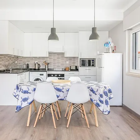 With Balcony - 2 Min Walk To The By Lisbeyond Apartament *