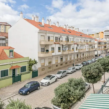 Apartamento With Balcony - 2 Min Walk To The By Lisbeyond