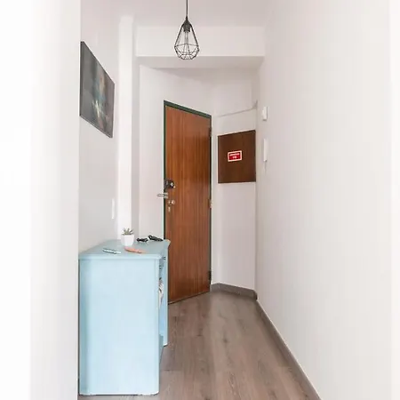 Apartamento 1 Bedroom With Balcony 2 Min Walk To The Beach!