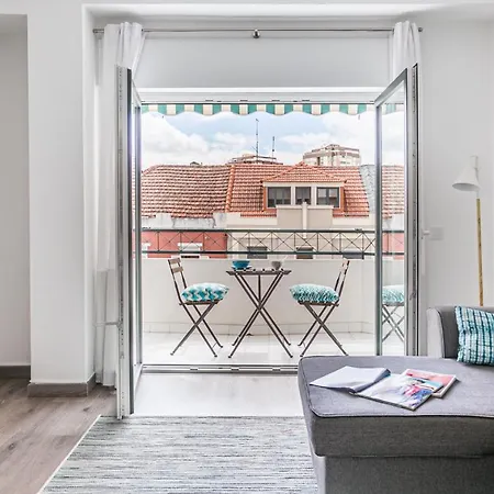 With Balcony - 2 Min Walk To The By Lisbeyond Apartament