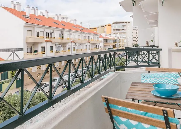 With Balcony - 2 Min Walk To The By Lisbeyond Costa de Caparica