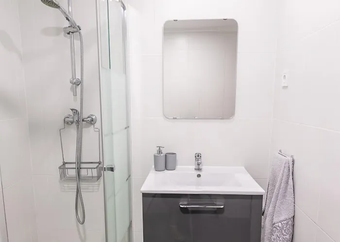 With Balcony - 2 Min Walk To The By Lisbeyond Lejlighed Costa de Caparica