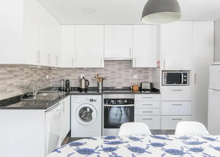 With Balcony - 2 Min Walk To The By Lisbeyond *