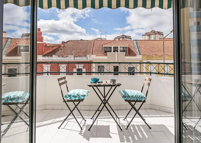 With Balcony - 2 Min Walk To The By Lisbeyond Lejlighed