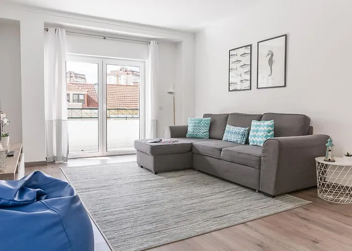 With Balcony - 2 Min Walk To The By Lisbeyond *