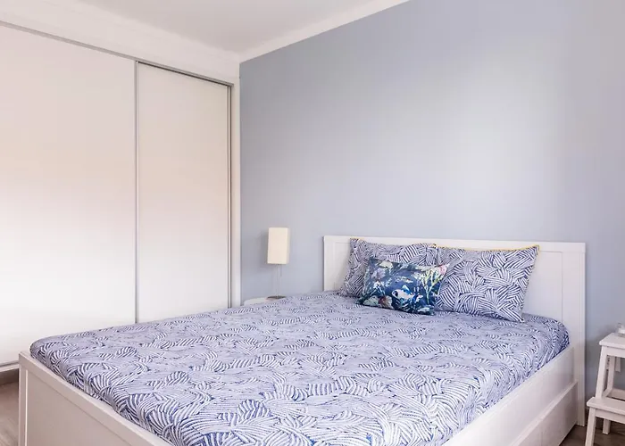 With Balcony - 2 Min Walk To The By Lisbeyond